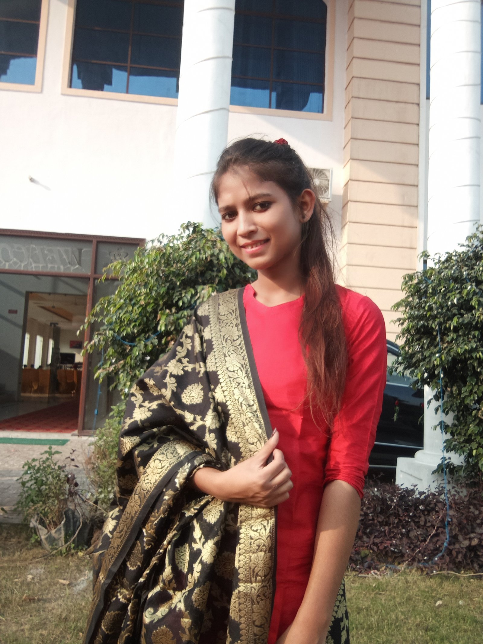 Lavi -  Fashion & Apparel Influencer